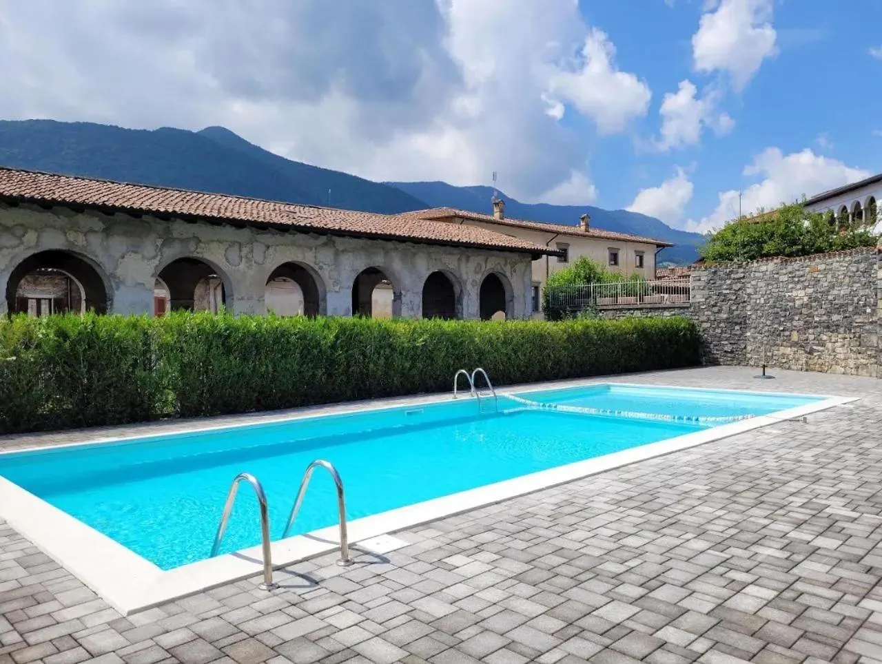 Iseolakerental - The View Solto Collina 0*,
